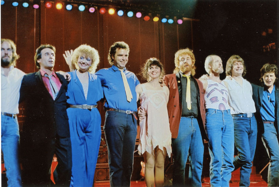 Linda Ronstadt photo with the band