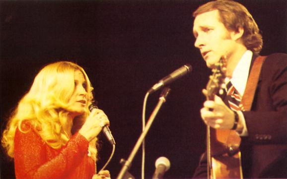 Skeeter Davis sings with George Hamilton IV